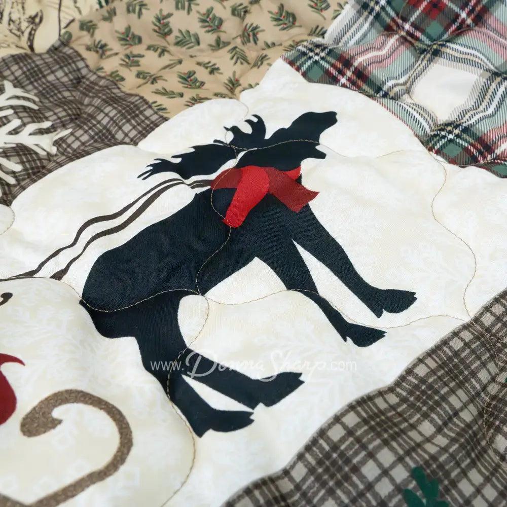 Dashing Lightweight Holiday Quilt Set Holiday