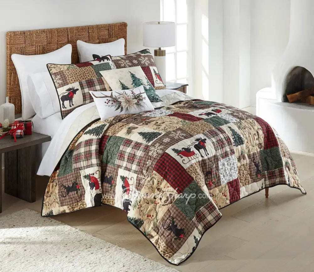 Dashing Lightweight Holiday Quilt Set Holiday