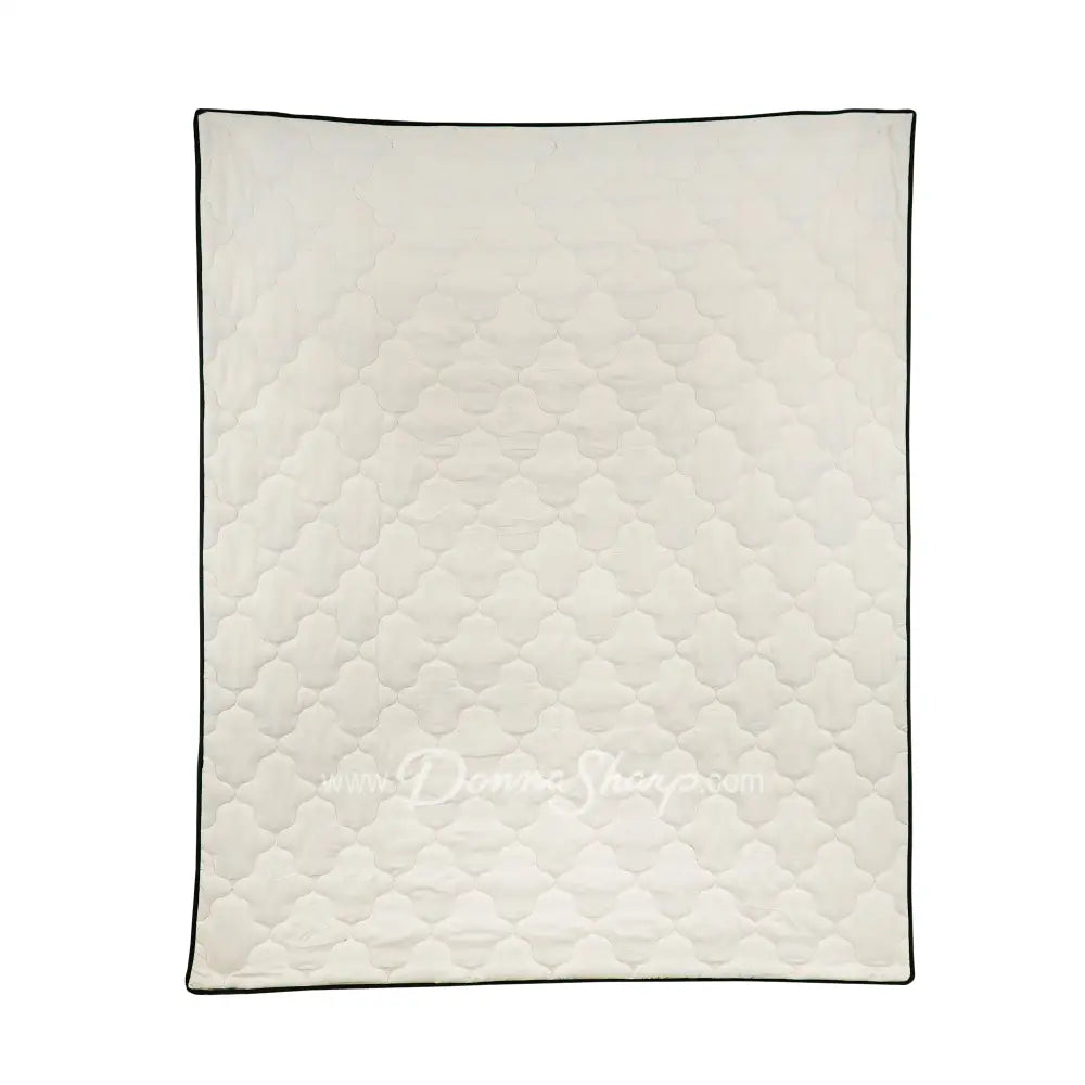 Dashing Lightweight Holiday Quilt Set Holiday