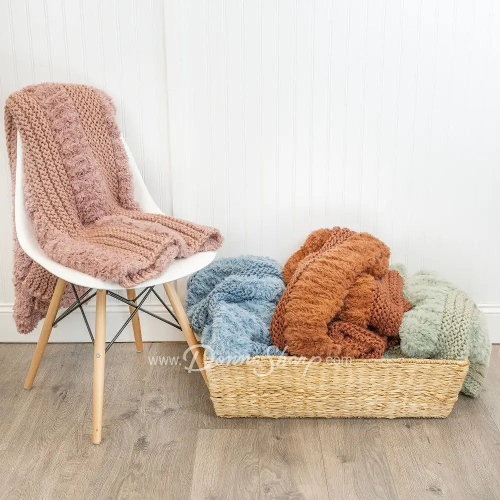 Donna Sharp Plush Knit Throws Bedding