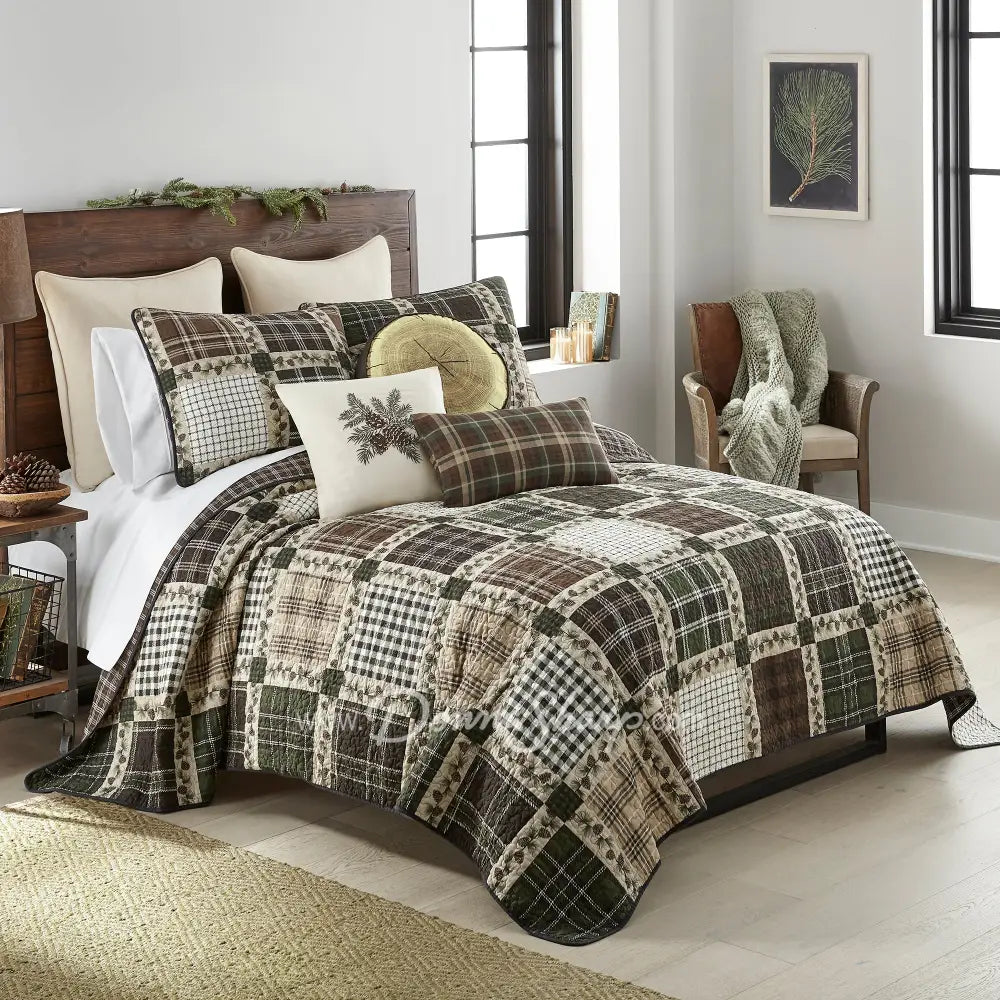 Pine Patch Quilt set angle view